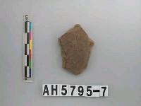 藏品(深褐色細砂陶片)的圖片